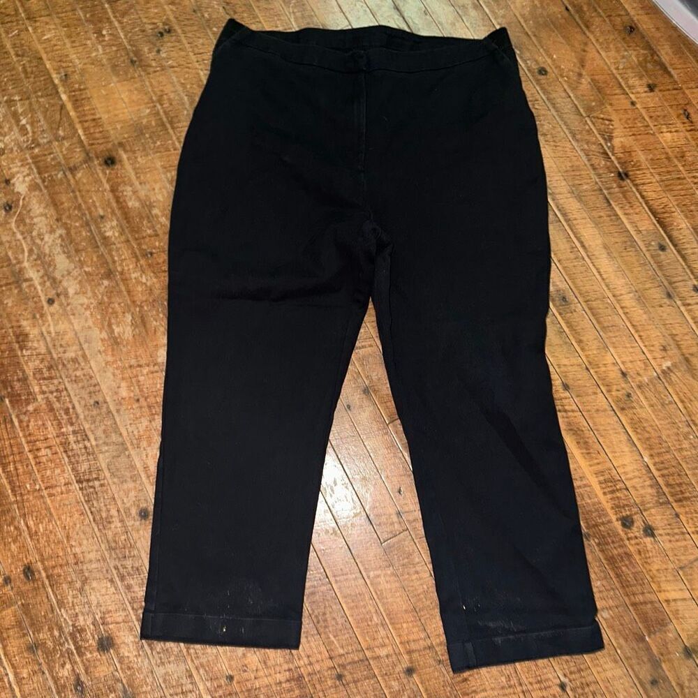 Chico’s black stretchy everyday minimalist 2/12 crop pants